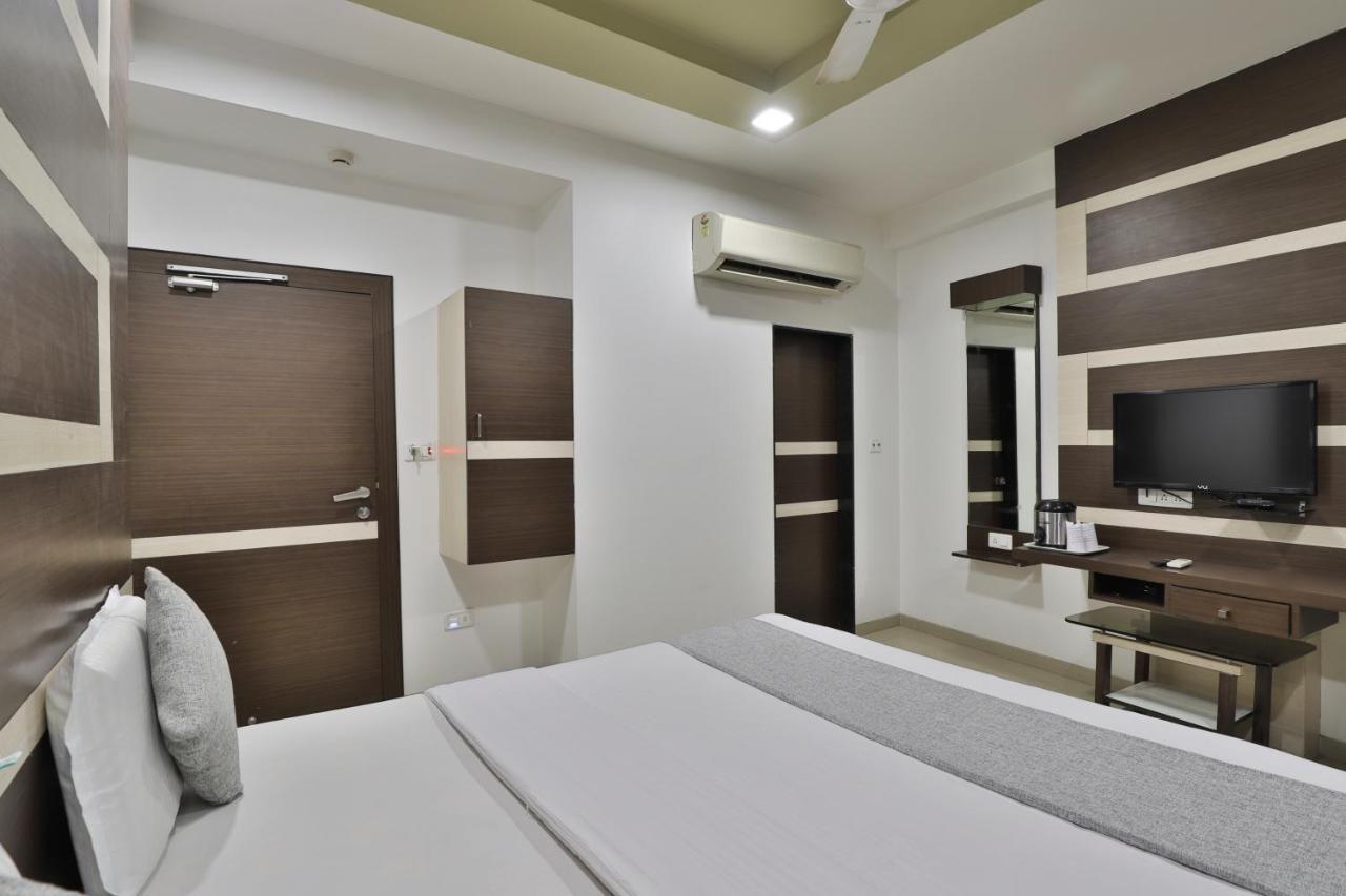 Hotel Planet Vadodara Exterior photo