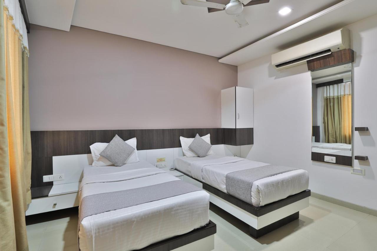 Hotel Planet Vadodara Exterior photo