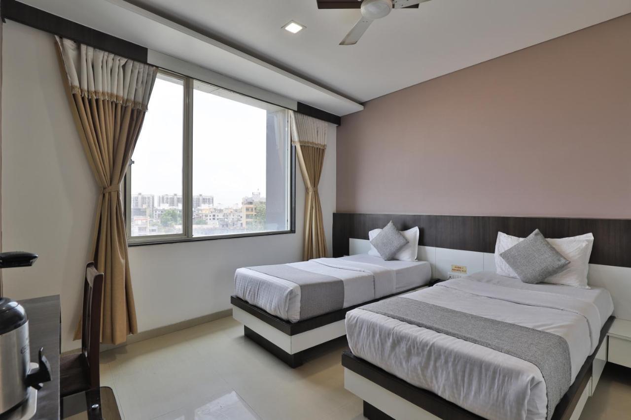 Hotel Planet Vadodara Exterior photo