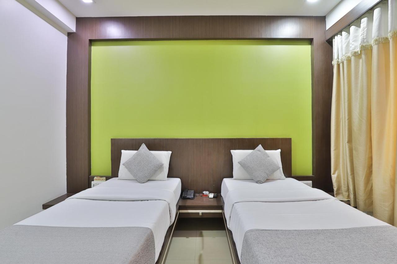 Hotel Planet Vadodara Exterior photo