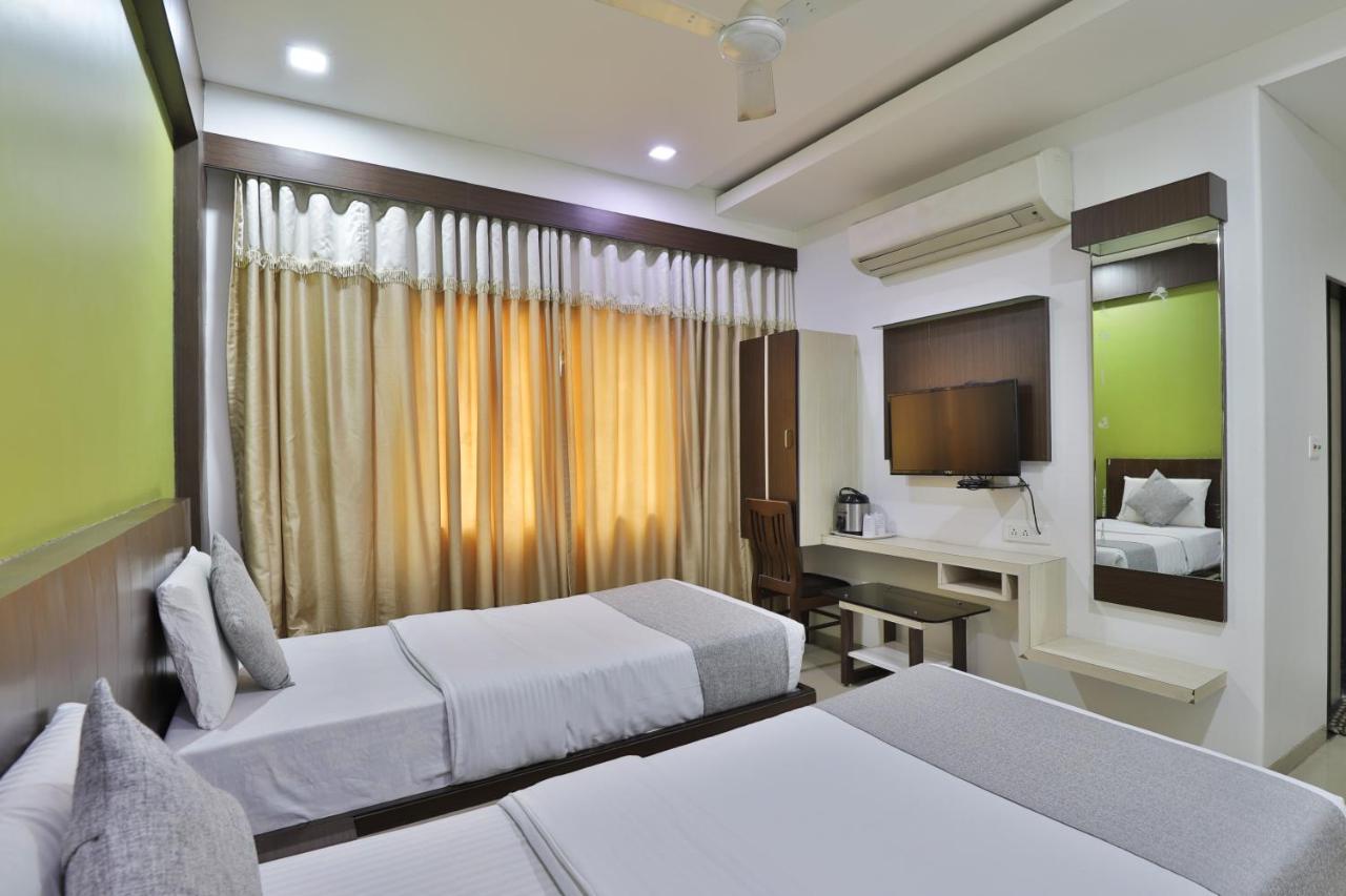 Hotel Planet Vadodara Exterior photo