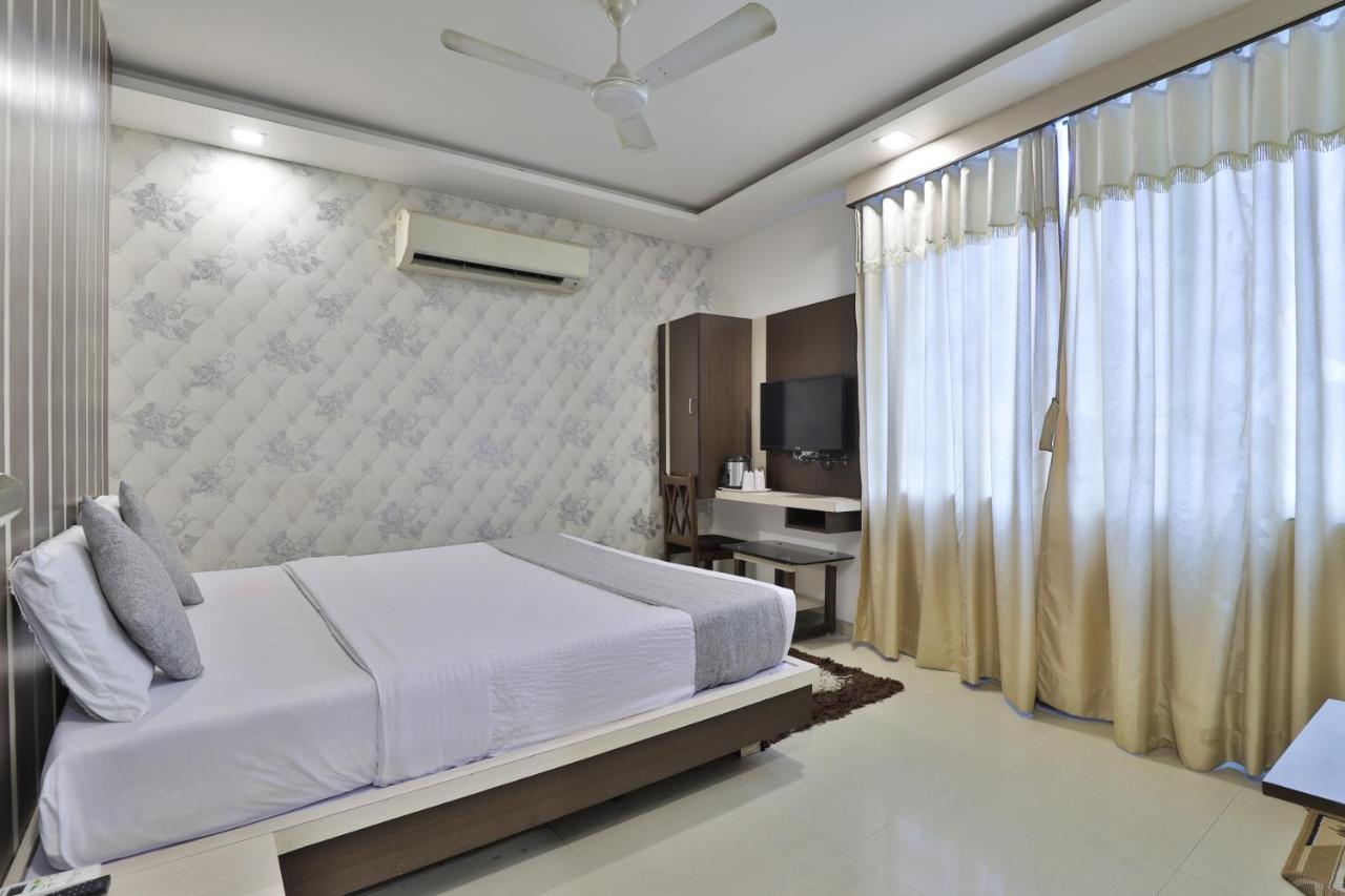 Hotel Planet Vadodara Exterior photo