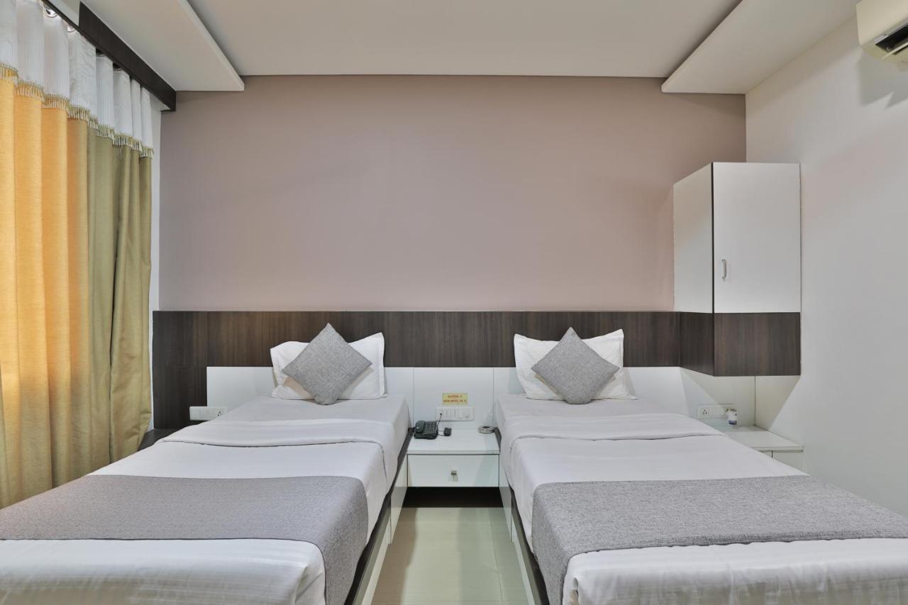 Hotel Planet Vadodara Exterior photo