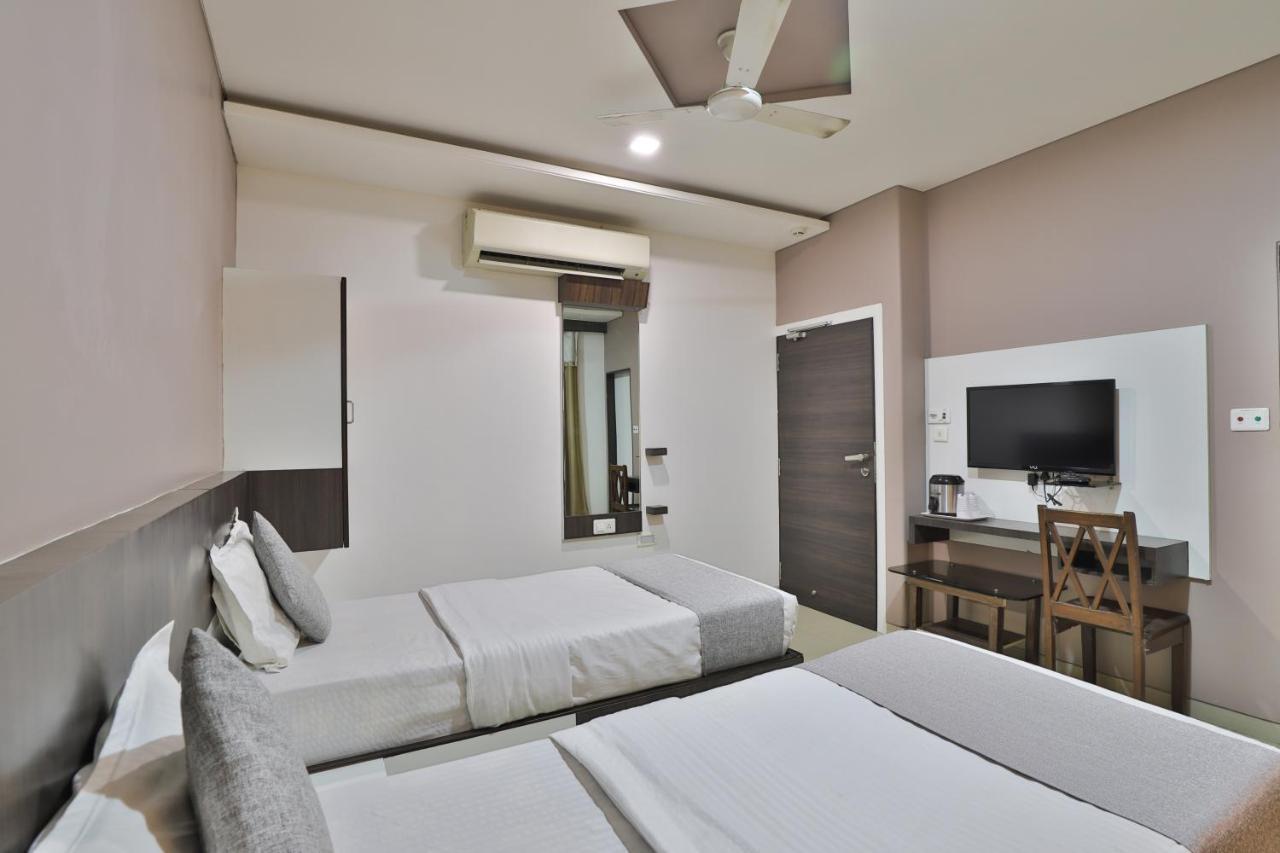 Hotel Planet Vadodara Exterior photo