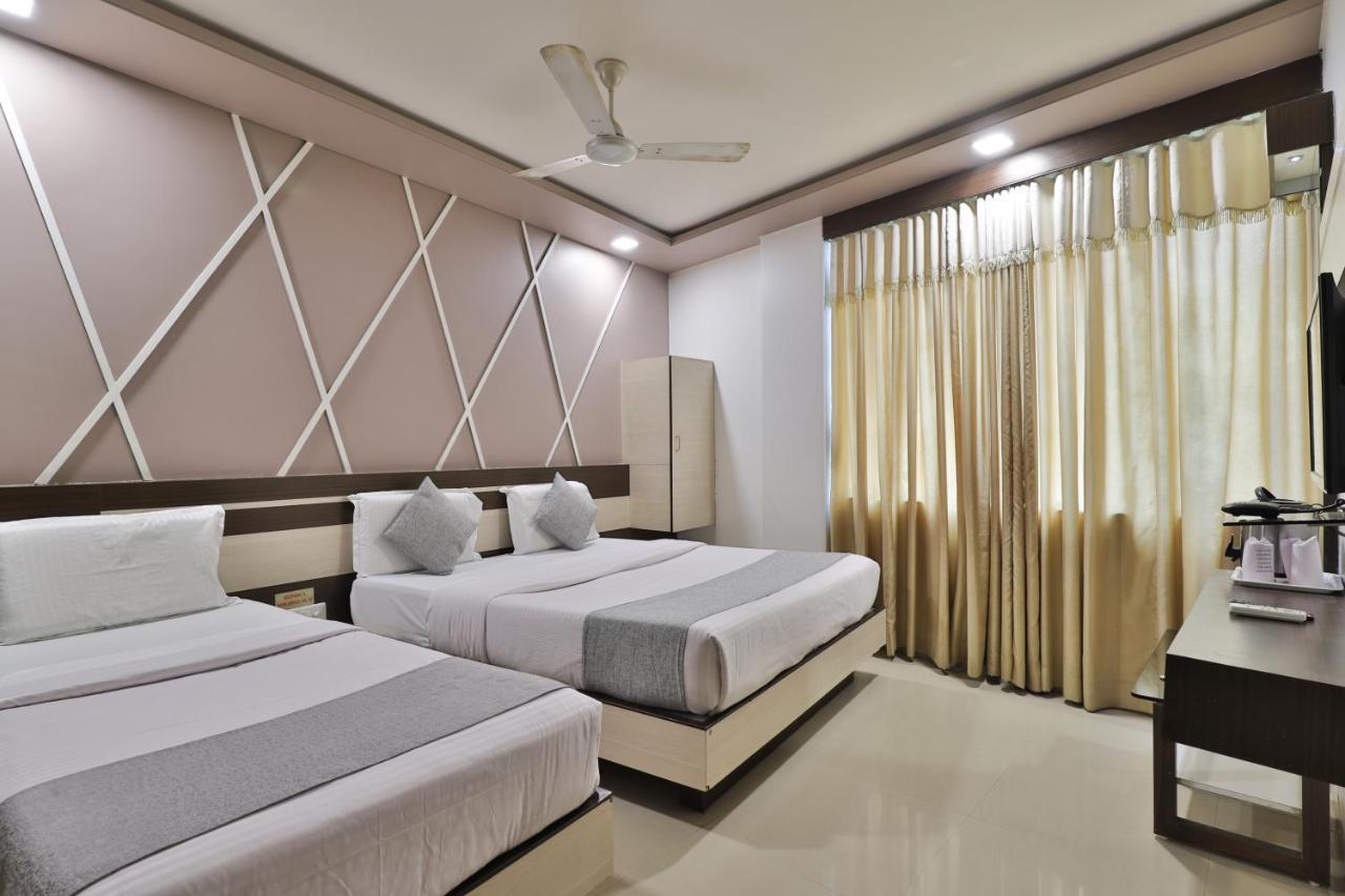 Hotel Planet Vadodara Exterior photo