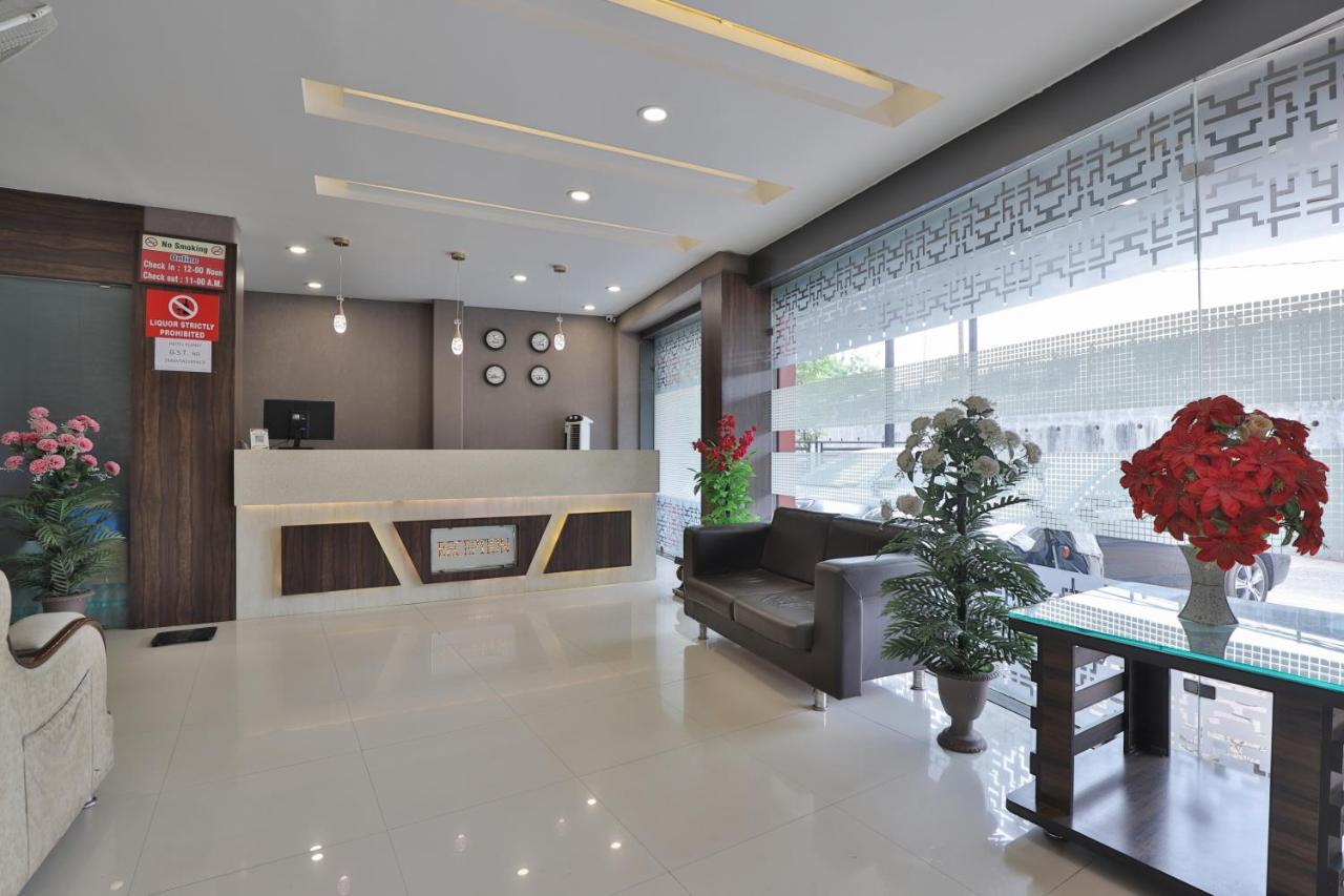 Hotel Planet Vadodara Exterior photo