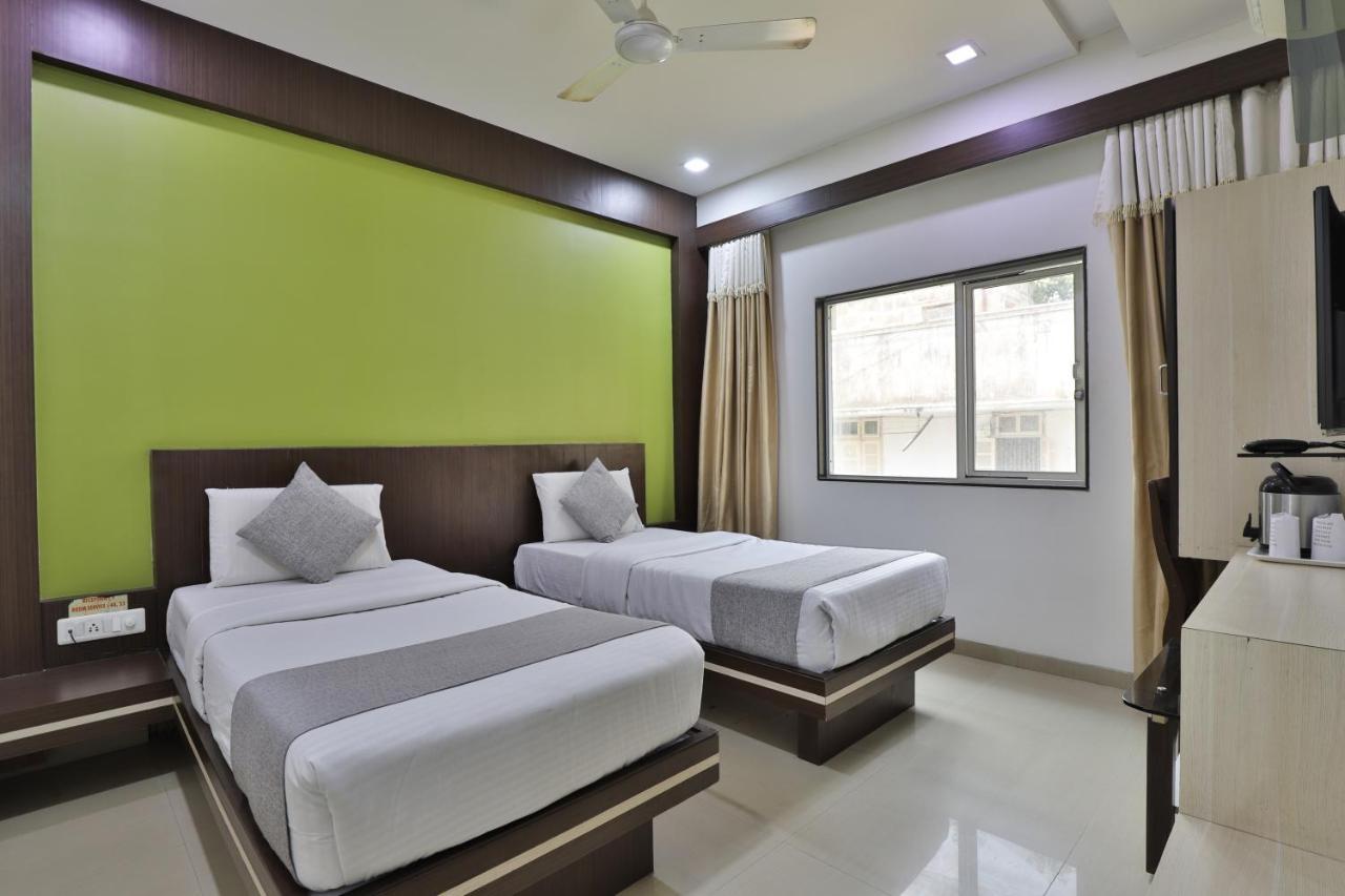 Hotel Planet Vadodara Exterior photo