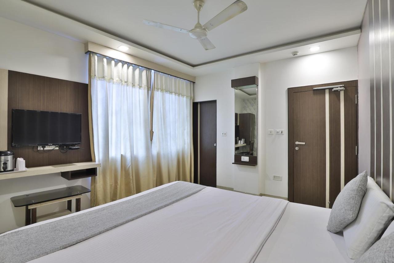 Hotel Planet Vadodara Exterior photo