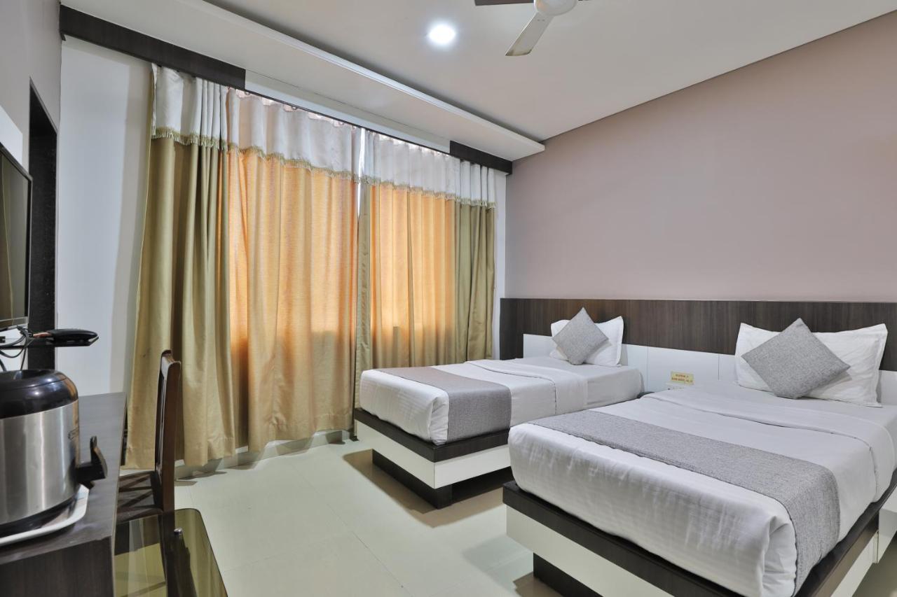 Hotel Planet Vadodara Exterior photo