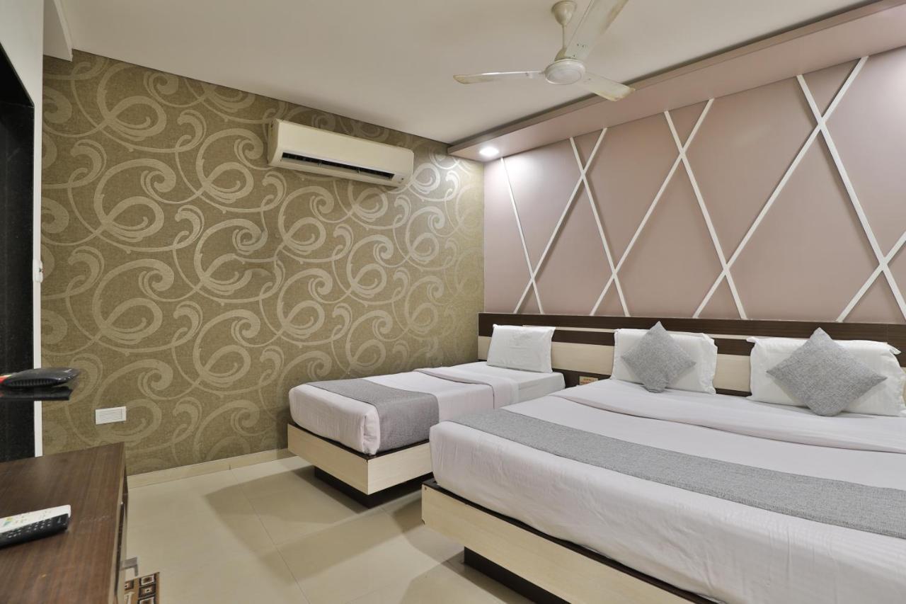 Hotel Planet Vadodara Exterior photo