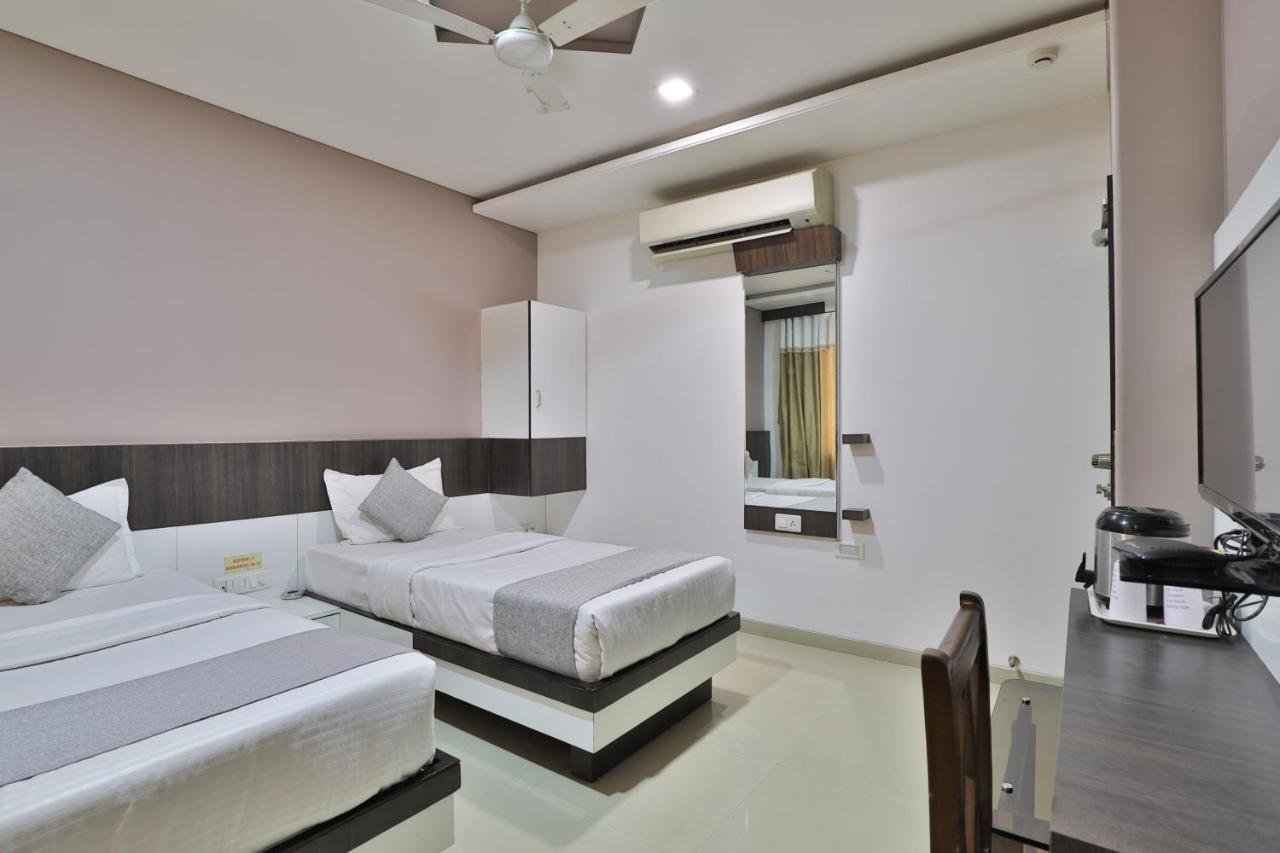 Hotel Planet Vadodara Exterior photo