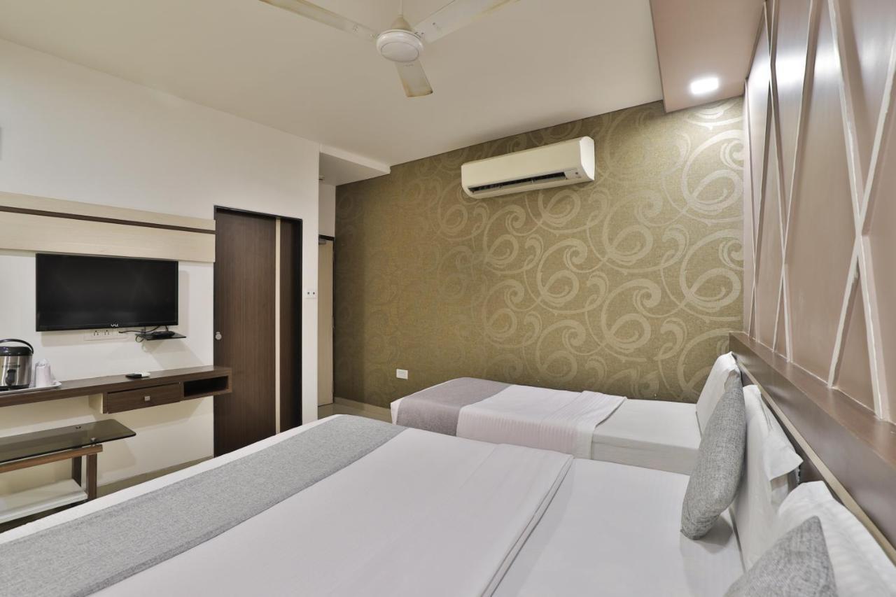 Hotel Planet Vadodara Exterior photo