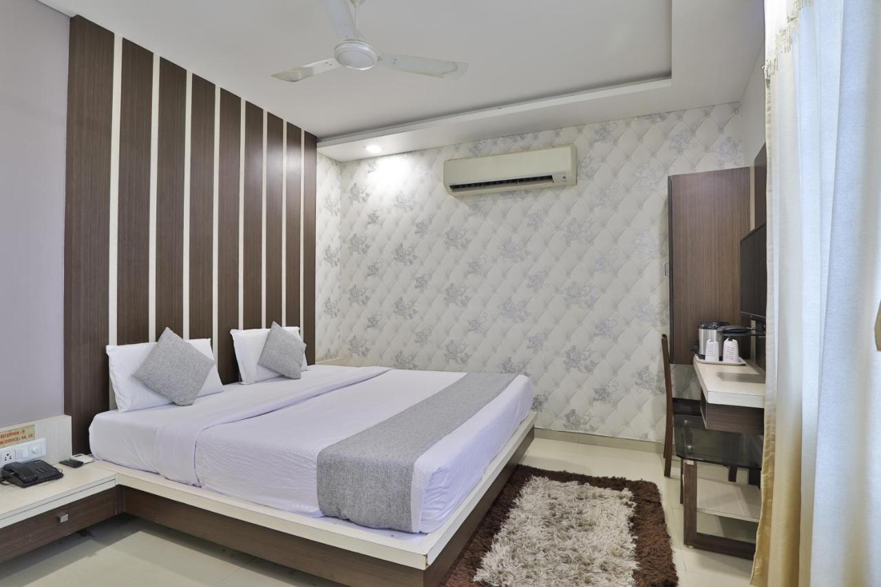 Hotel Planet Vadodara Exterior photo